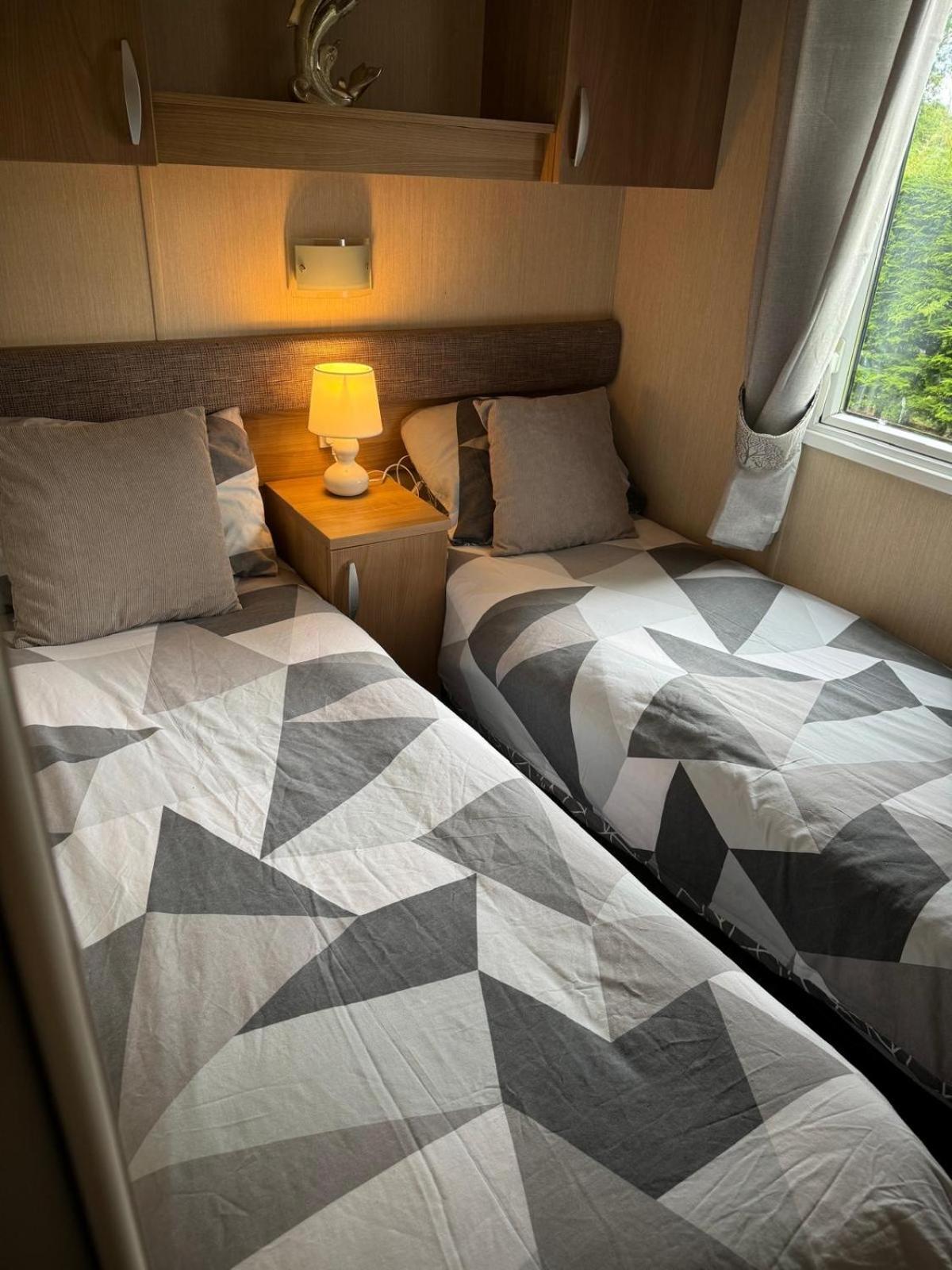 Prestige Static Caravan On 5 Star Holiday Park Cheswick  Exteriör bild